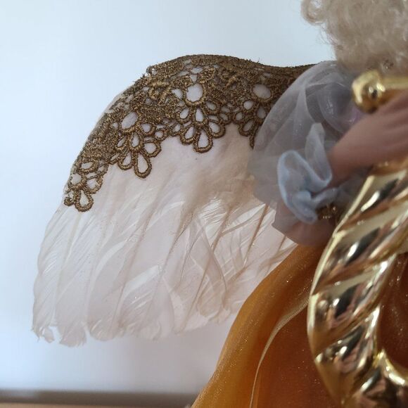 Paradise Galleries Vintage Light Up Porcelain Angel Tree Topper or Shelf Sitter - Picture 13 of 16